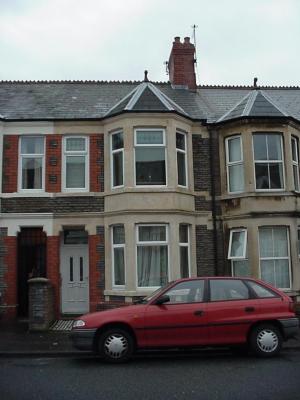 Dogfield, Cathays, Cardiff. Suitable for young professional house sharers