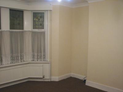 Spacious Double Bedroom with bay window